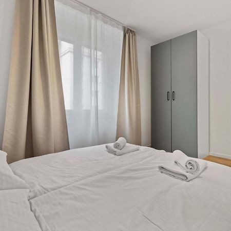 2 Bedroom Apt Steps To Nivy Station บราติสลาวา ภายนอก รูปภาพ