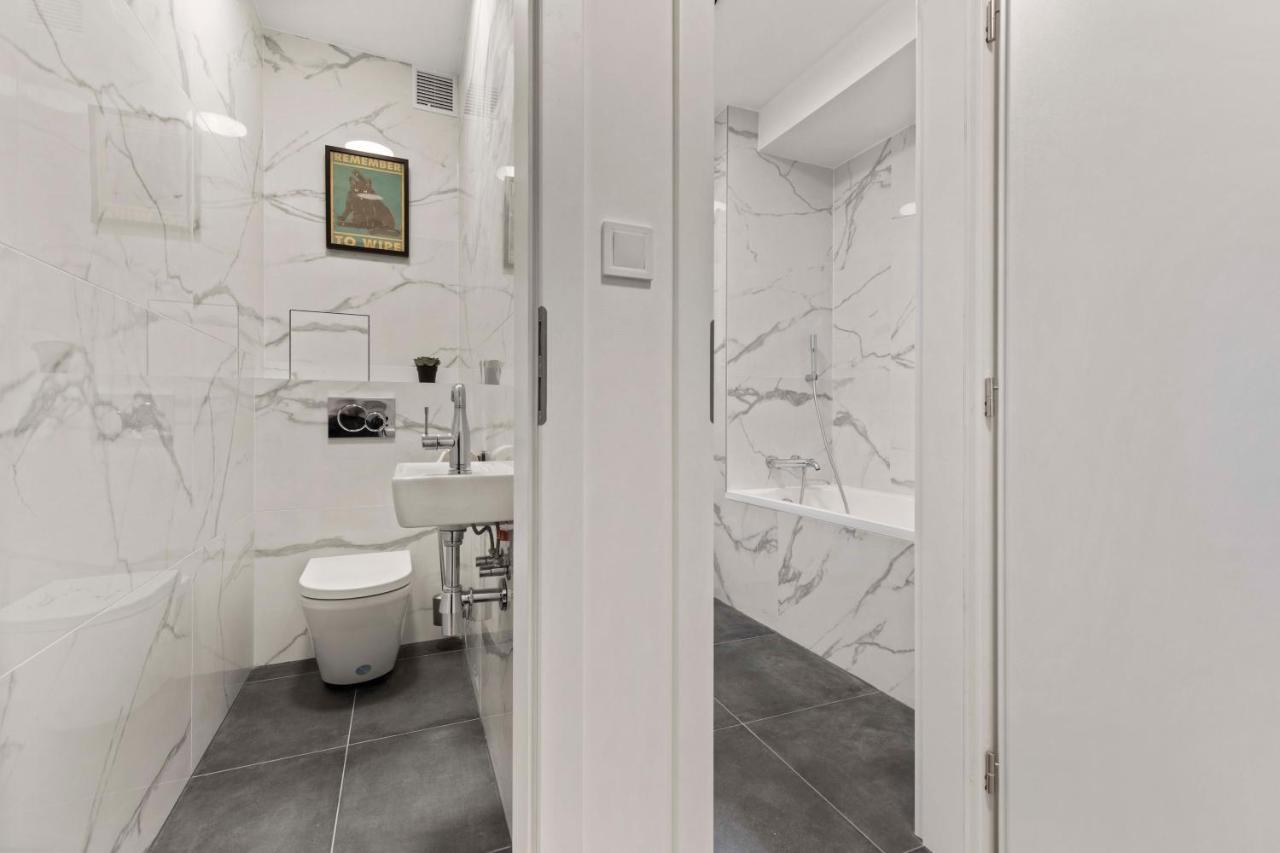 2 Bedroom Apt Steps To Nivy Station บราติสลาวา ภายนอก รูปภาพ